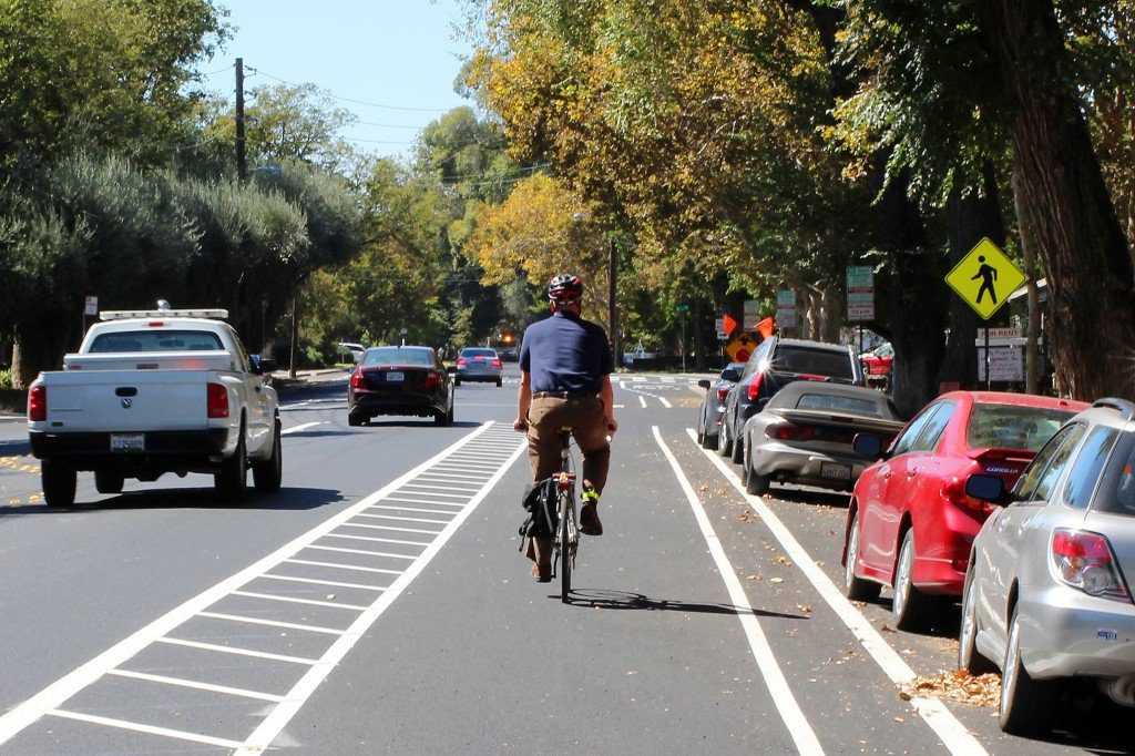 nacto buffered bike lanes